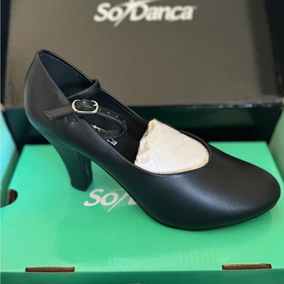 Character Shoes for Dancers 👯‍♀️ - Picture 1 of 4